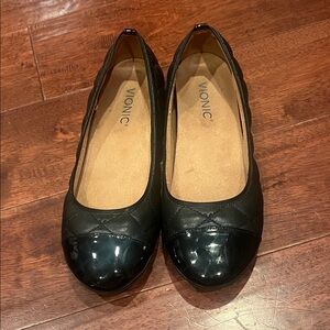 Vionic Black Quilted Cap Toe Flats